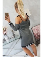 Šaty Tres Chic v grafitové barvě Šaty Tres Chic v grafitové barvě