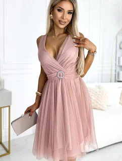 525-2 OLGA tylové šaty s výstřihem a ozdobnou sponou - BRUCE PINK