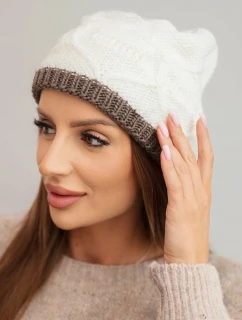 Dámská zimní čepice z vlny s proplétaným vzorem K443 ecru
