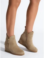 Pěkné hnědé kotníčkové boty dámské na klínku Pěkné hnědé kotníčkové boty dámské na klínku