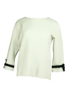 Dámský svetr na rukávech zdobený bílým plisovaným volánkem a černou stužkou SW 0202 - Gemini Dámský svetr na rukávech zdobený bílým plisovaným volánkem a černou stužkou SW 0202 - Gemini