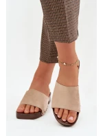 Dámské nazouváky na plochém podpatku se zlatými přezkami Béžové Girella