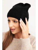 Dámská zimní čepice z vlny s klasickým žebrovaným vzorem K444 černá