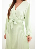 Šaty na zavazování s plisovaným spodkem jablečný Šaty na zavazování s plisovaným spodkem jablečný