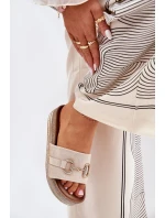 Dámské Klapky Na Platformě Se Zlatou Dekorací A Brilantem Béžové Morisela