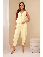 Dámský elegantní komplet s vestou na knoflíky a kalhotami žlutý