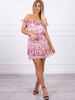 Šaty s pruhy v pase v pudrově růžové barvě