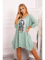 Šaty s potiskem a rozšířenou spodní částí tmavě mátové barvy Šaty s potiskem a rozšířenou spodní částí tmavě mátové barvy