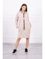Šaty s kravatou ve světle béžové barvě