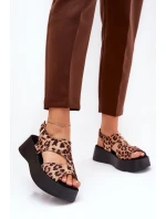 Dámské sandály s leopardím vzorem na platformě z eko semiše hnědé Karonia