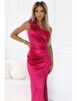 580-5 AURORA Dlouhé saténové šaty na jedno rameno s růží a rozparkem - růžové