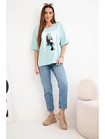 Dámská bavlněná oversize halenka s krátkým rukávem a módním potiskem tmavě mátová Dámská bavlněná oversize halenka s krátkým rukávem a módním potiskem tmavě mátová