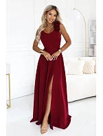 643-9 Elegantní večerní maxi šaty s rozparkem a růžemi – vínové 643-9 Elegantní večerní maxi šaty s rozparkem a růžemi – vínové