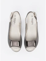 Moderní šedo-stříbrné sandály dámské na klínku Moderní šedo-stříbrné sandály dámské na klínku