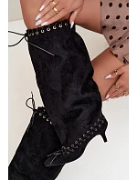 Černé kozačky s kitten heel z semiše s ozdobným šněrováním Juletta Černé kozačky s kitten heel z semiše s ozdobným šněrováním Juletta