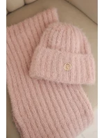 Dámský komplet čepice a dlouhého šálu z měkké příze pudrově růžový Dámský komplet čepice a dlouhého šálu z měkké příze pudrově růžový