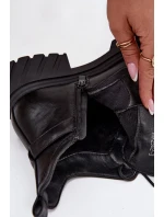 Nízké zateplené dámské kotníkové boty na klínku s ozdobným páskem Černé Therisse