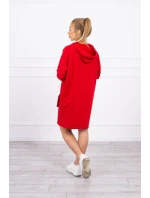 Šaty s kapucí v červené barvě