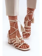 Béžové sandály na nízkém podpatku se zavazováním Chrisele zdobené cvočky