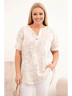 Dámská bavlněná halenka Plus Size s krátkým rukávem a ozdobným knoflíkem béžová Dámská bavlněná halenka Plus Size s krátkým rukávem a ozdobným knoflíkem béžová