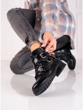 Módní  kotníčkové boty černé dámské na plochém podpatku