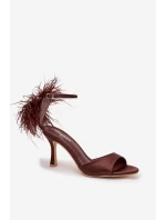 Sandály na podpatku s peřím Caelina – čokoládové