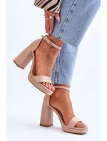 Módní semišové sandály na čtvercovém podpatku Béžové Merila