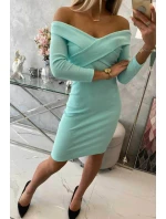 Přiléhavé šaty s véčkovým výstřihem mint