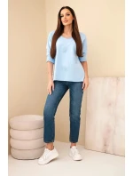 Dámská bavlněná blůza s vyšívanými květinami a V výstřihem modrá