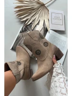 Semišové kožené dámské kotníky s perforací na podpatku Zazoo 3844 Béžové Semišové kožené dámské kotníky s perforací na podpatku Zazoo 3844 Béžové