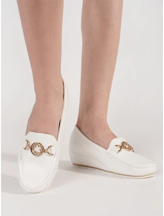 Jedinečné dámské bílé mokasíny na klínku Jedinečné dámské bílé mokasíny na klínku