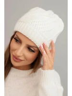 Dámská zimní čepice z vlny K441 ecru