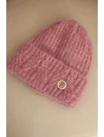 Dámská zimní čepice z huňaté pleteniny a s elegantním knoflíkem tmavě růžová Dámská zimní čepice z huňaté pleteniny a s elegantním knoflíkem tmavě růžová