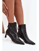 Dámské kotníkové boty z přírodní kůže na podpatku D&A CR52-661 Černé