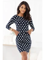 13-167 Sportovní šaty s vázáním a kapsami - tmavě modré s bílými puntíky