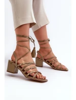 Šněrovací Sandály Na Nízkém Podpatku Ozdobené Kolíčky Zelené Chrisele Šněrovací Sandály Na Nízkém Podpatku Ozdobené Kolíčky Zelené Chrisele