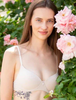 TEENAGERSKÁ PODPRSENKA TBM 122 BÉŽOVÁ