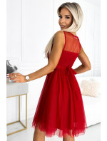 CATERINA - Velmi žensky působící červené dámské šaty s plastickou výšivkou a jemným tylem 522-3