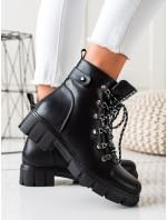 Klasické  kotníčkové boty dámské černé na plochém podpatku