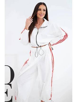 Dámský bavlněný komplet s oversized kalhotami a kontrastními lampasy bílý Dámský bavlněný komplet s oversized kalhotami a kontrastními lampasy bílý