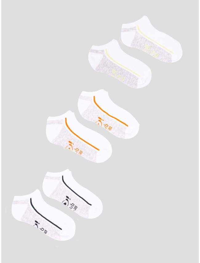 Yoclub Chlapecké kotníkové bavlněné ponožky Vzory Barvy 3-pack SKS-0028C-AA30-001 Vícebarevné