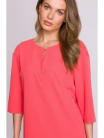 S394 Šaty uvolněného střihu s výstřihem s klíčovou dírkou - korálová barva