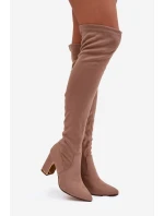 Dámské kozačky z eko-semiše nad kolena na sloupku – tmavě béžové Thamine Dámské kozačky z eko-semiše nad kolena na sloupku – tmavě béžové Thamine
