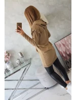 Šaty s ozdobnými volánky a kapucí camel