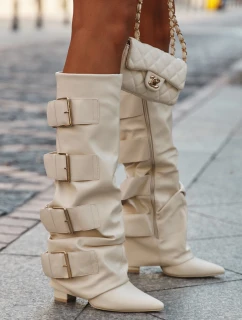 Dámské kozačky na podpatku se zkroutěnou holínkou a zlatými přezkami světle béžové Isavelle