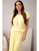 Komplet z wiskozy bluzka plisowana + spodnie žlutý