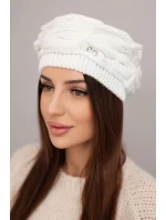 Dámská zimní čepice s ozdobným pletením a krystaly K398 bílá