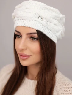 Dámská zimní čepice s ozdobným pletením a krystaly K398 bílá