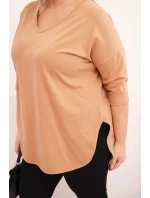 Dámská bavlněná blůza Plus Size s výstřihem do V a ohrnutými rukávy camelová