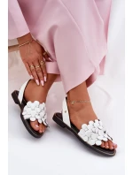 Kožené sandály na plochém podpatku bílé Zazoo 40425